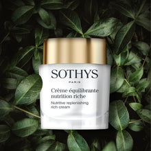 Load image into Gallery viewer, Cofanetto Natale 2023 Sothys PELLI MOLTO  SECCHE: Crema nutriente ricca 50 ml + siero sos repilidant 30 ml
